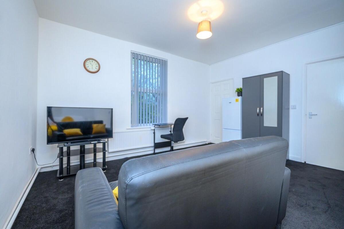 Apartment Long Term Free Parking